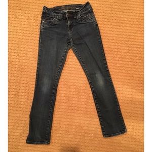 Cute stretchy jeans w/ pockets on front & back